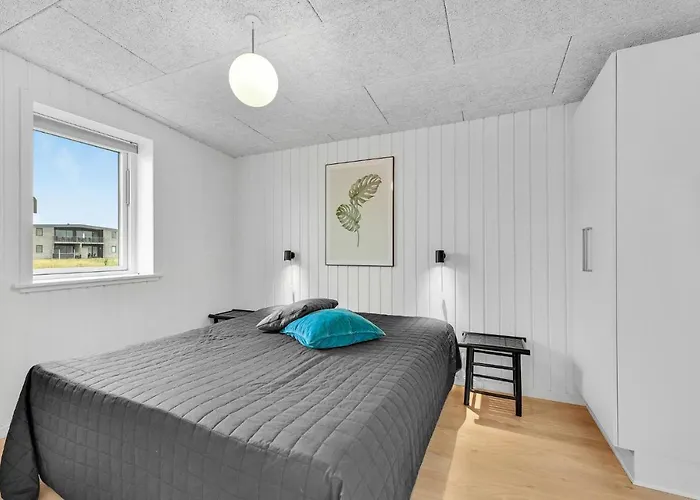 Holiday home Four-bedroom In